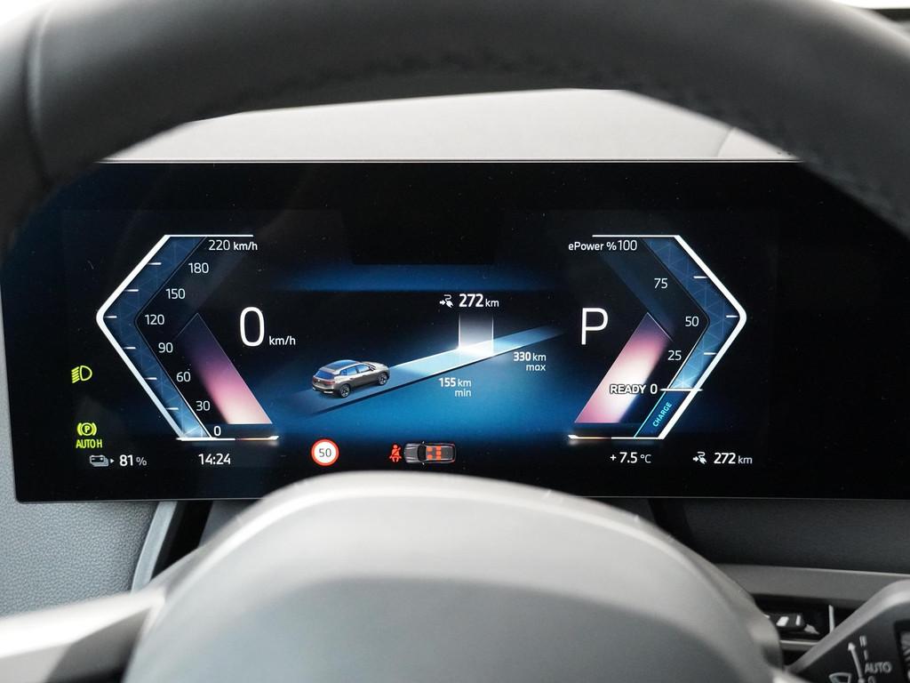 BMW iX xDrive40 | Sportpakket | Glazen Panoramadak Sky Loung, Auto's, BMW, 34 min, Stof, Zwart, Met garantie (alle)