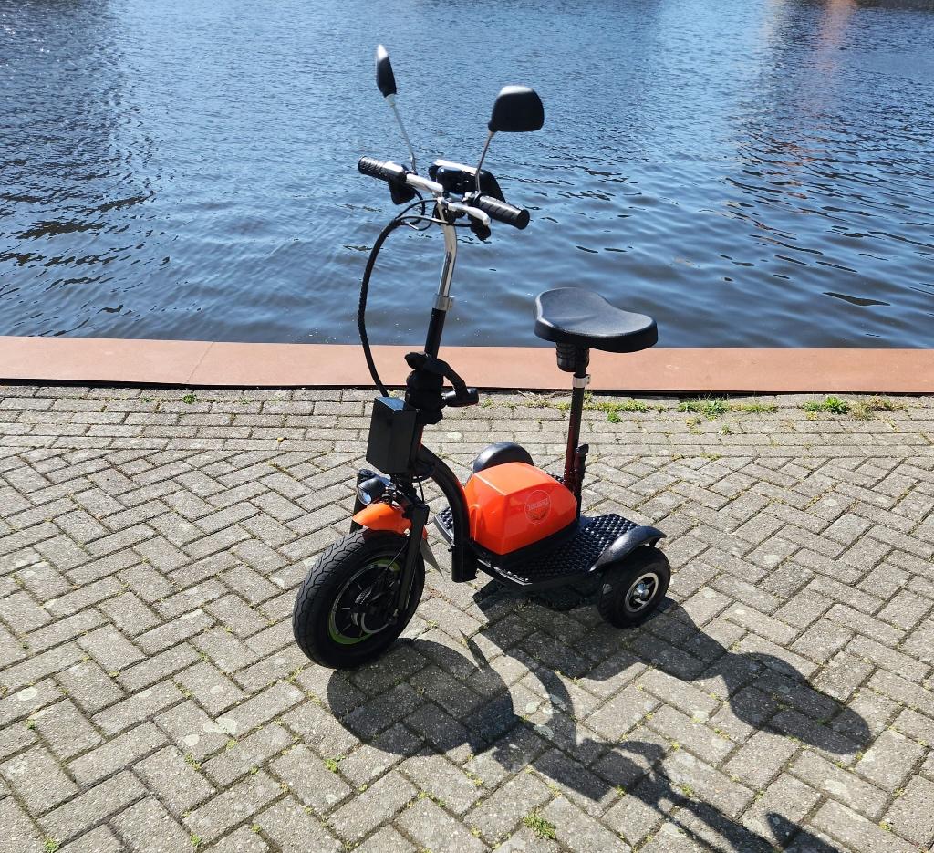 Briski scooter / scootmobiel (rijbewijs vrij), Ophalen of Verzenden, Zo goed als nieuw, Maximaal 25 km/u, Briski