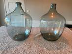 2 grote glazen flessen, Huis en Inrichting, Woonaccessoires | Vazen, Ophalen, Overige kleuren, Minder dan 50 cm, Glas