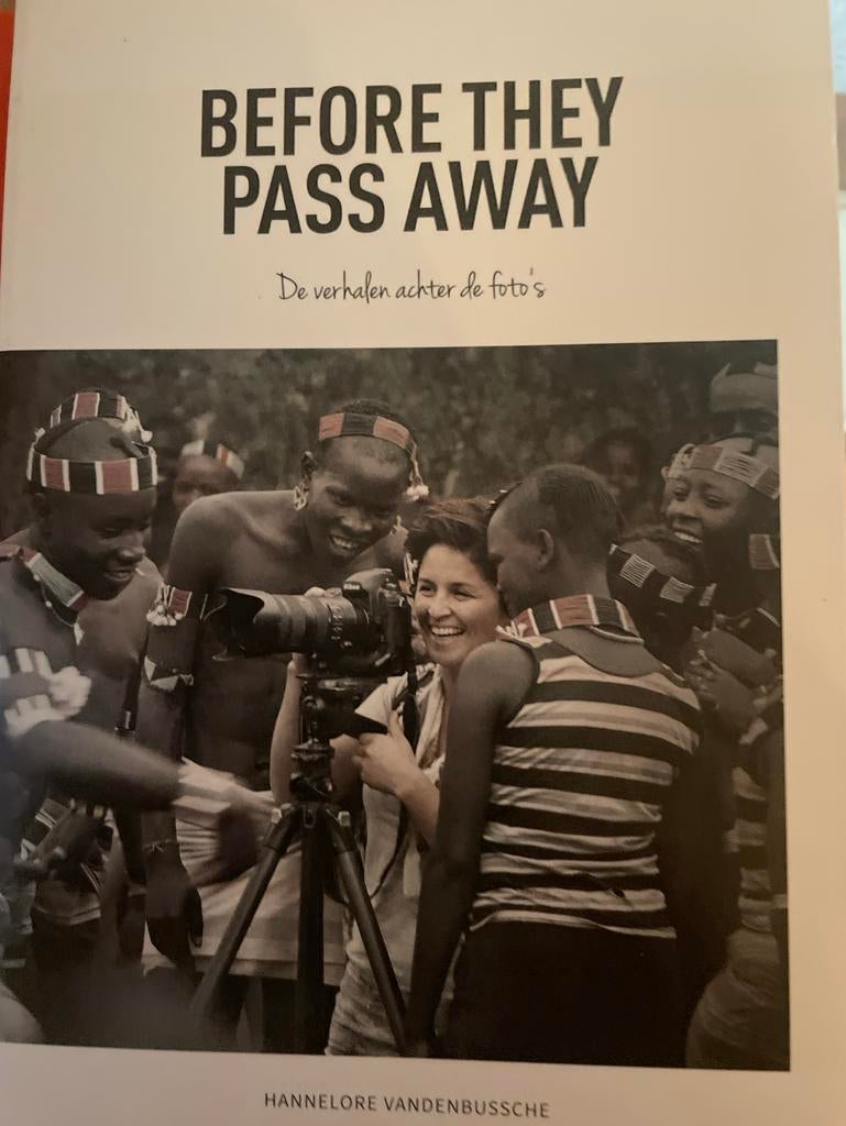 Before They Pass Away - Hannelore Vandenbussche, Ophalen of Verzenden, Gelezen, Fotografie algemeen
