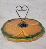 Vintage bloemvormige serveerschaal met metalen handvat, Verzamelen, Retro, Ophalen of Verzenden, Huis en Inrichting