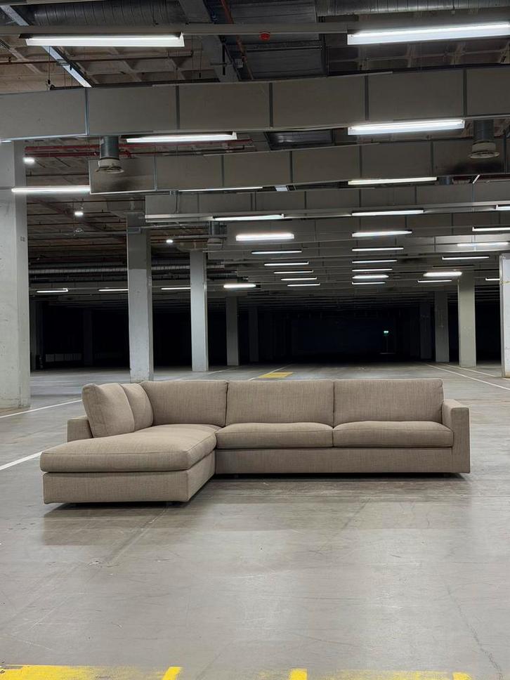 Linteloo Mauro | Taupe | NIEUWSTAAT + Garantie, Huis en Inrichting, Banken | Bankstellen, Zo goed als nieuw, Hoekbank, Vierpersoons of meer