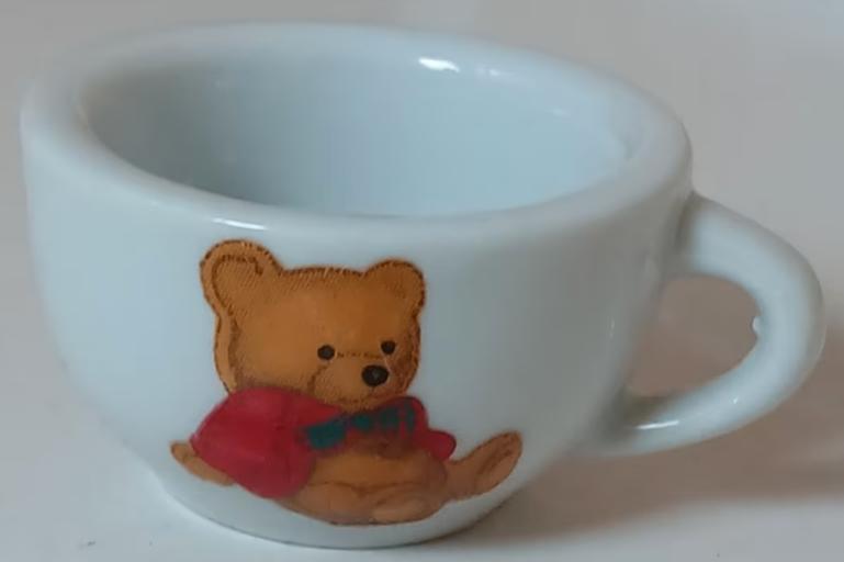 miniatuur porseleinen kopje, Ophalen of Verzenden, Zo goed als nieuw, Porselein, Kop en/of schotel