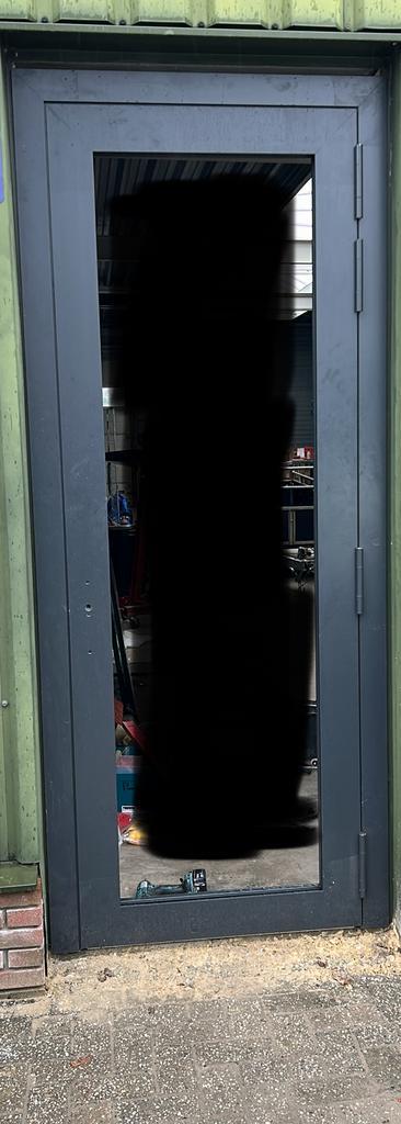 Aluminium kozijn Aluprof Ral 7021 met glas Nieuw 2553x1054, Doe-het-zelf en Verbouw, Kozijnen en Schuifpuien, Zo goed als nieuw