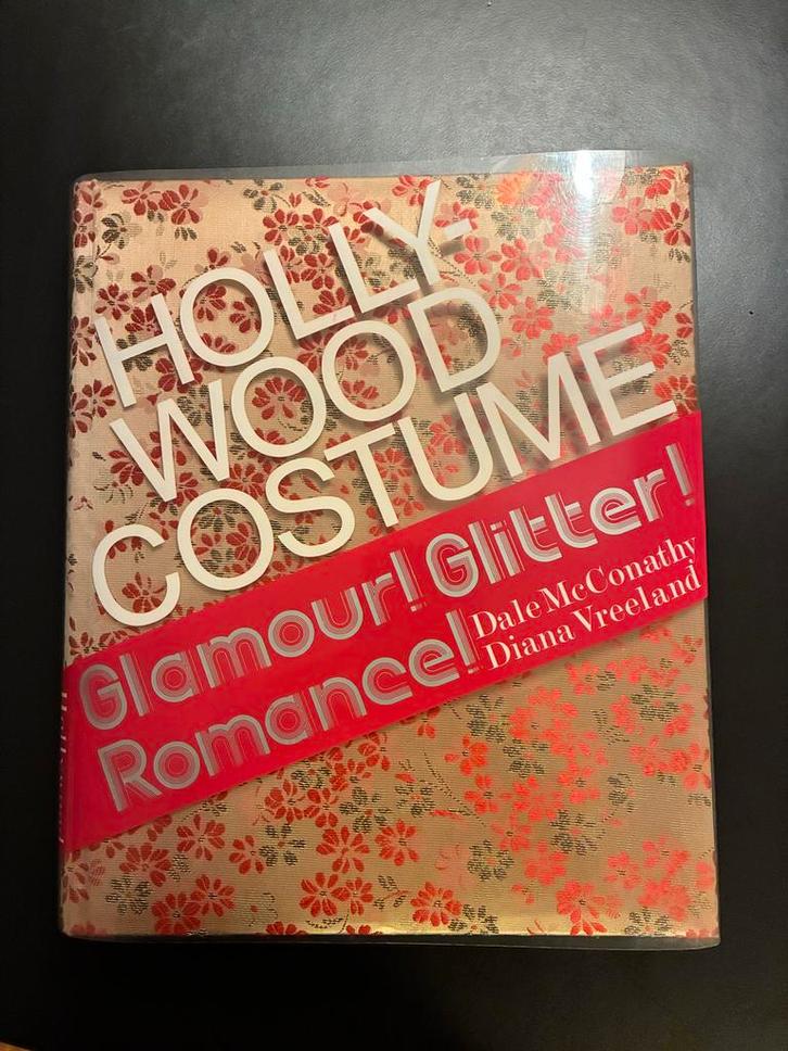 Boek: Hollywood Costume door Diana Vreeland, Boeken, Film, Tv en Media, Zo goed als nieuw, Vakgebied of Filmindustrie, Ophalen of Verzenden