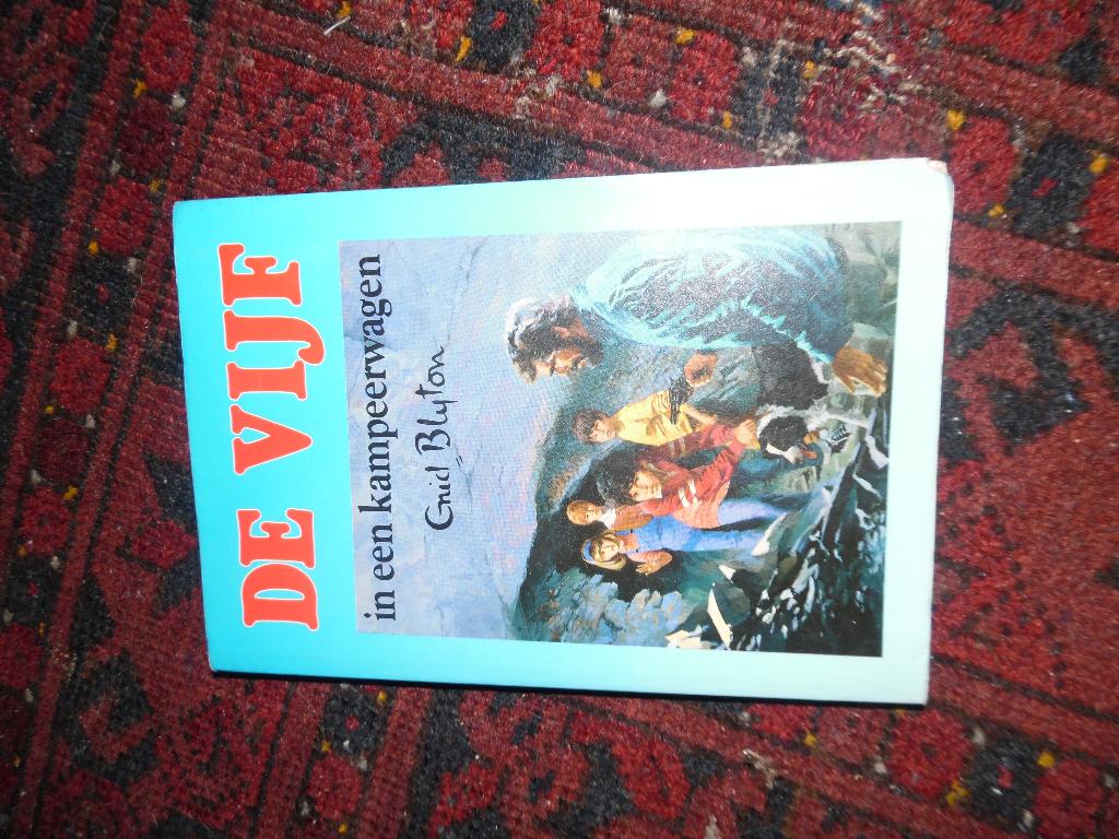 DE  VIJF   IN DE KAMPEERWAGEN/ RIVIER VAN AVONTUUR, Boeken, Stripboeken, Eén stripboek, Ophalen of Verzenden, Gelezen