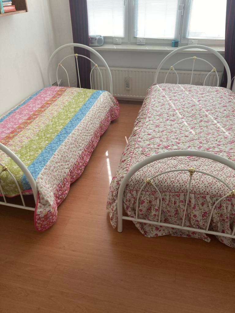 Twee eenpersoonsbedden met metalen frame, Ophalen, Gebruikt, 90 cm, Eenpersoons