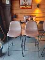 2 bruine barkrukken, 2 krukken, Ophalen, Zo goed als nieuw, 60 tot 90 cm