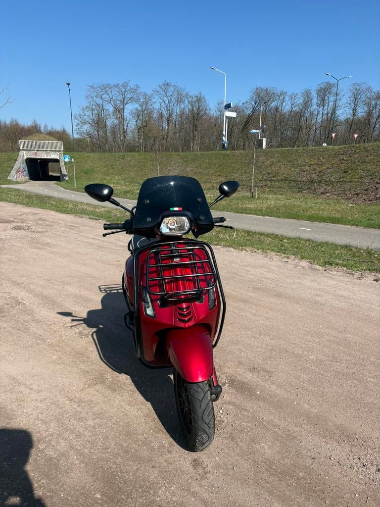 Custom Vespa candy red, Fietsen en Brommers, Scooters | Vespa, Ophalen, Gebruikt, Benzine