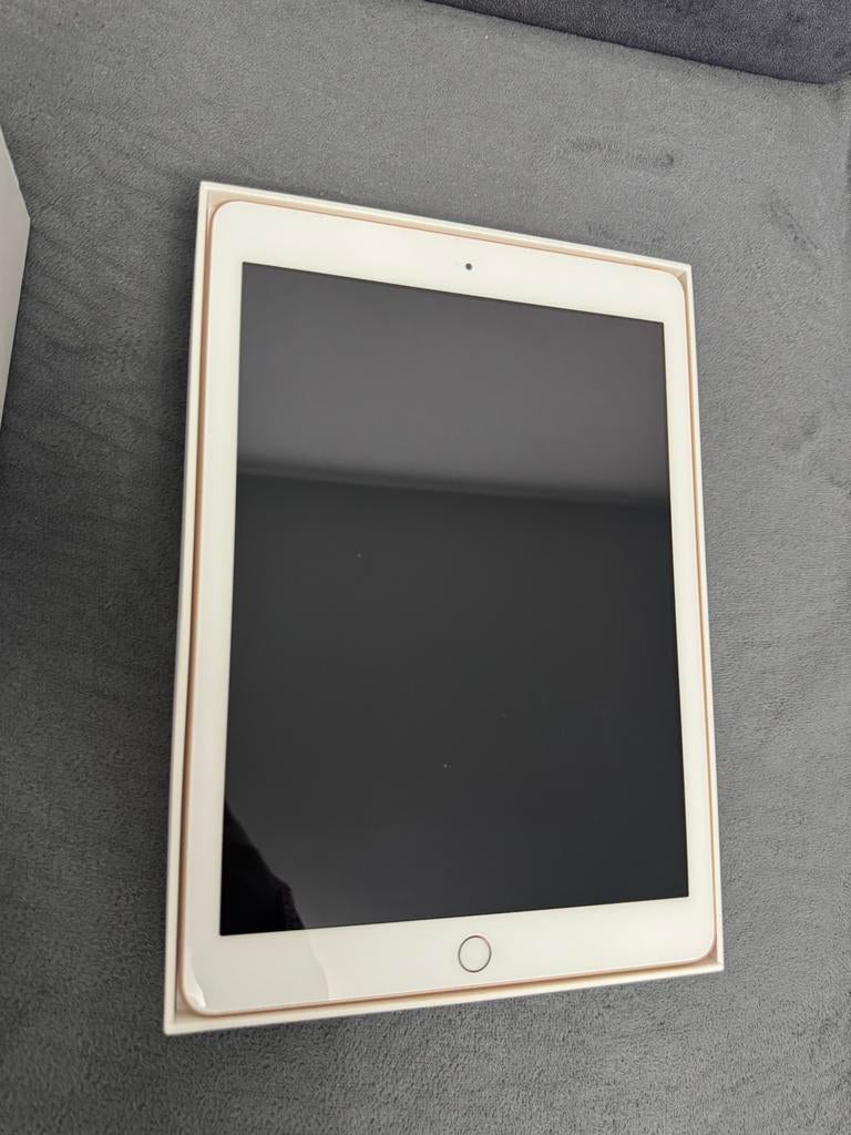 Ipad (6e generatie) roze gold 32GB, 9 inch, Rose Goud, Gebruikt, 32 GB