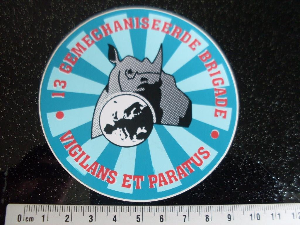 sticker 13 gemechaniseerde brigade logo embleem neushoorn, Verzenden, Zo goed als nieuw, Bedrijf of Vereniging