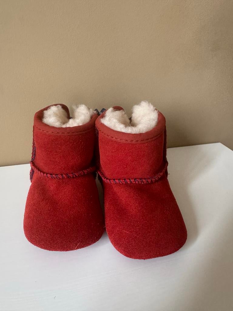 Uggs rood baby maat 16, Ophalen of Verzenden, Gebruikt, Jongetje of Meisje, Slofjes