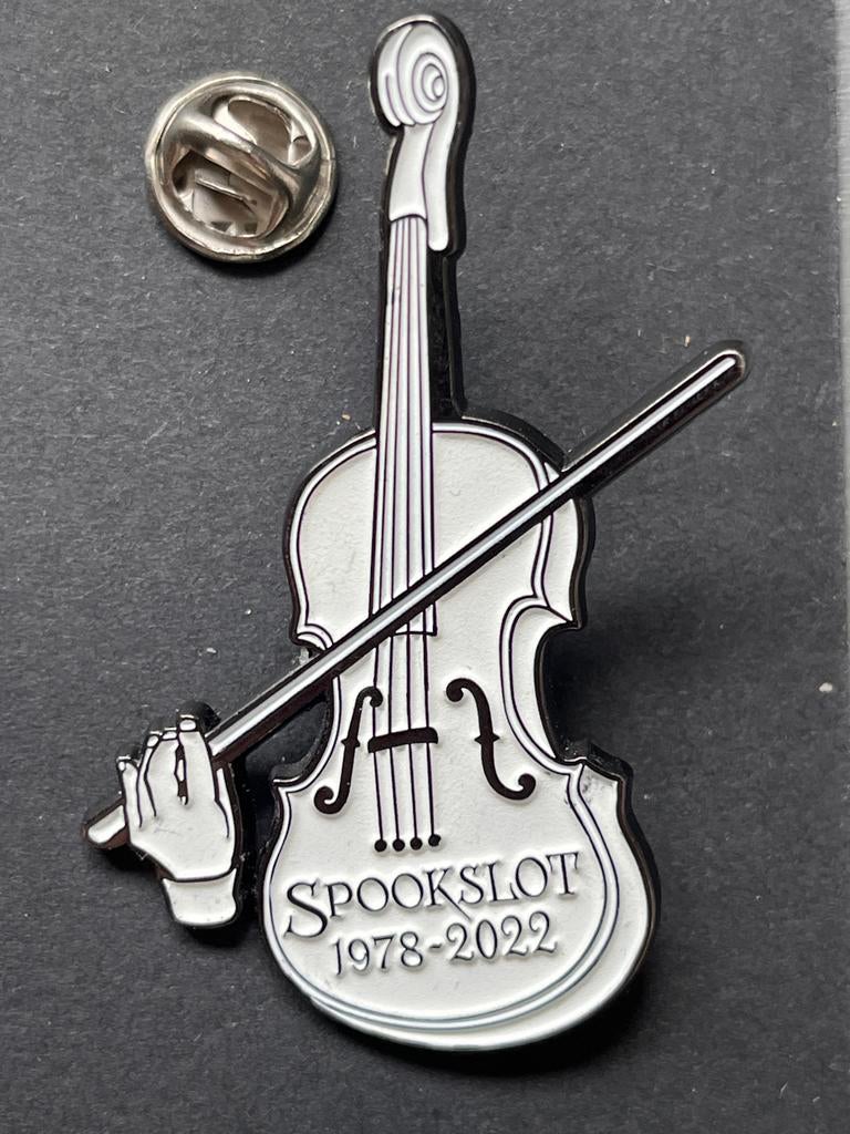 Spookslot Efteling Viool Pin 1978-2022 glow in the dark, Verzamelen, Efteling, Efteling, Ophalen of Verzenden, Zo goed als nieuw