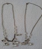 2 kettingen met glazen steentjes, oudjes, Ophalen of Verzenden