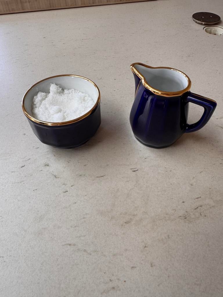 Apilco Vintage Blauw en Goud Melkkannetje en suikerpotje, Ophalen of Verzenden