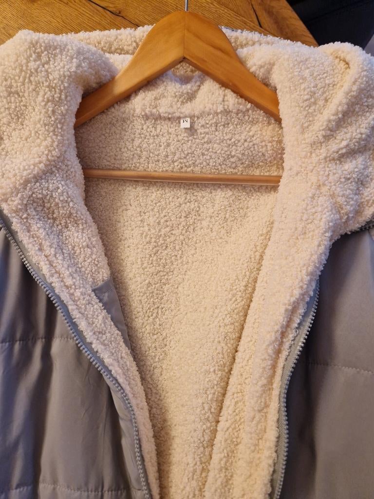 Prachtige tussenjas (nieuw!) in pastel ijsblauw, Kleding | Dames, Bodywarmers, Ophalen of Verzenden, Nieuw