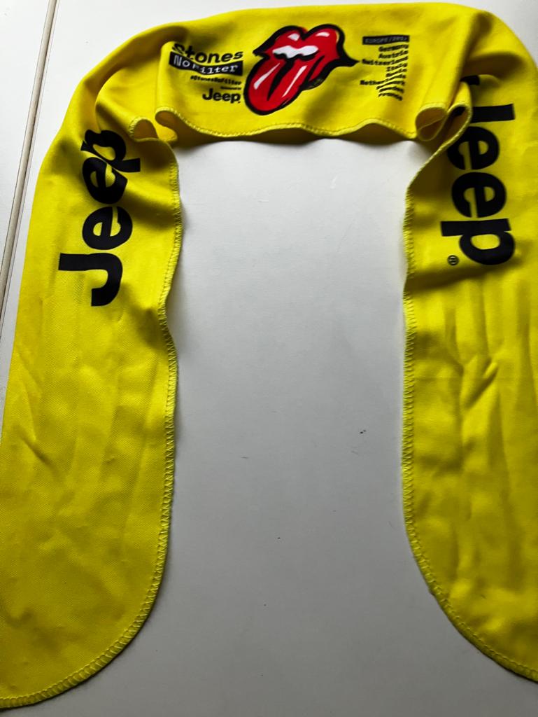 MP705 Rolling Stones Bandana No Filter Tour Nieuw €15, Ophalen of Verzenden, Nieuw, Sjaal
