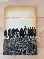 Een paar minuten is het stil - Beelden van de oorlog, Ophalen of Verzenden, 20e eeuw of later, Gelezen