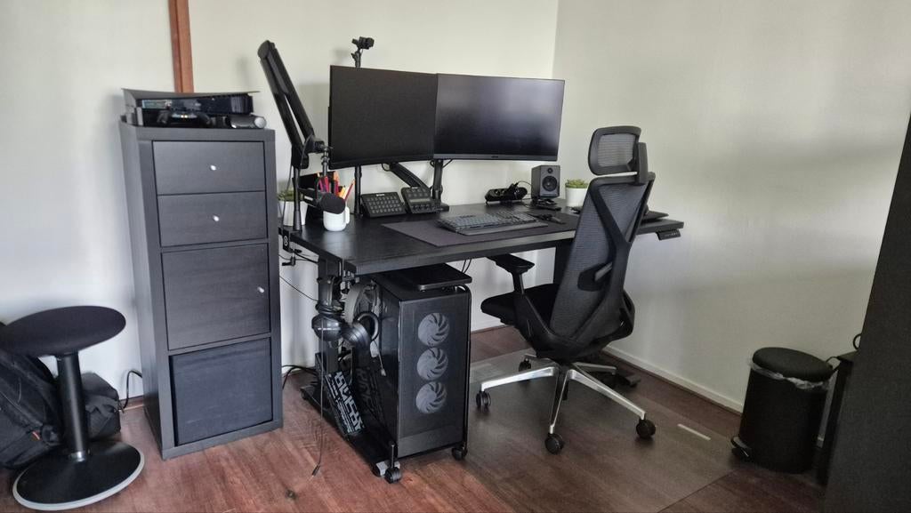 Zit/Sta Bureau IKEA UPPSPEL (ASUS ROG) + MITTZON 160x68 cm, Huis en Inrichting, Bureaus, Gebruikt, Gamingbureau, IKEA, Modern