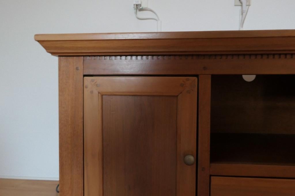 Massief kersenhouten kastje, Ophalen