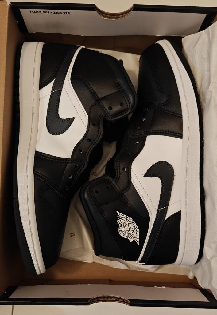 Air Jordan 1 mid air high black/off noir summit white, Kleding | Heren, Schoenen, Ophalen, Zwart