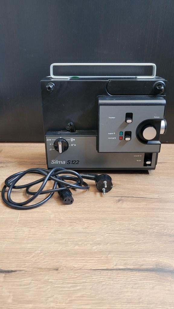 Defecte Silma S122 filmprojector - voor onderdelen, Verzamelen, Fotografica en Filmapparatuur, Ophalen of Verzenden