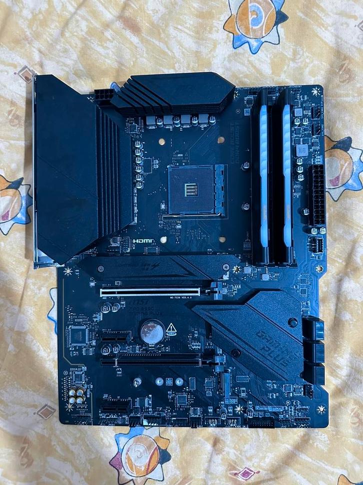 MSI MPG B550 Gaming Plus + Kingston Fury Beast 32GB DDR4, Computers en Software, Moederborden, Zo goed als nieuw, AMD, DDR4, Ophalen of Verzenden