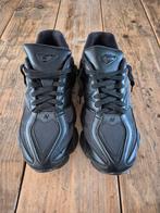 New Balance model 9060, Ophalen of Verzenden, Zo goed als nieuw