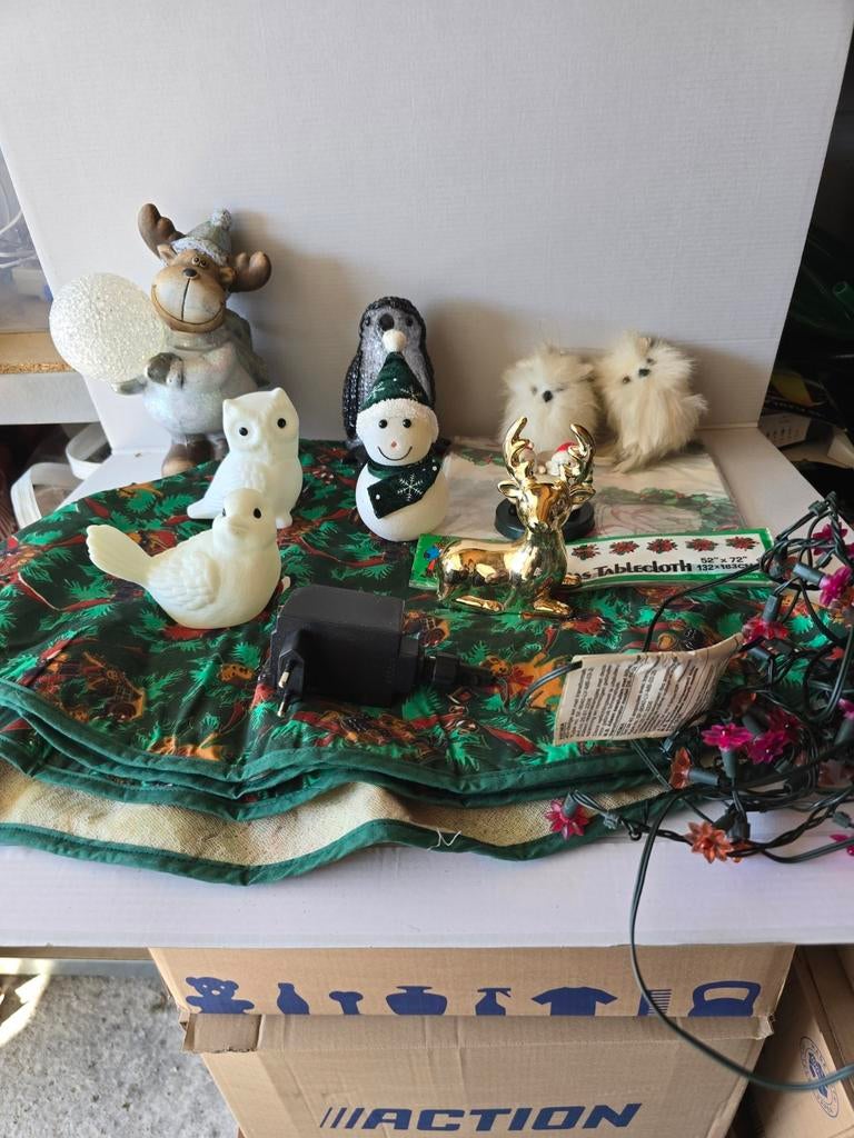 Diverse kerstspullen en verlichting, Diversen, Kerst, Ophalen