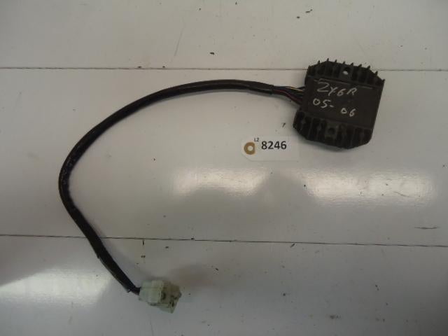 ZX6R 2005 - 2006 Kawasaki Spanningsregelaar D1-30963, Motoren