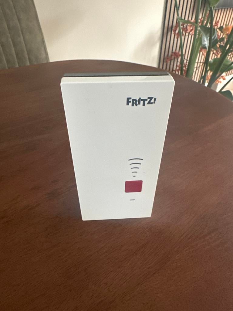 FRITZ!Repeater 2400 WLAN Repeater, Computers en Software, Routers en Modems, Ophalen of Verzenden, Zo goed als nieuw