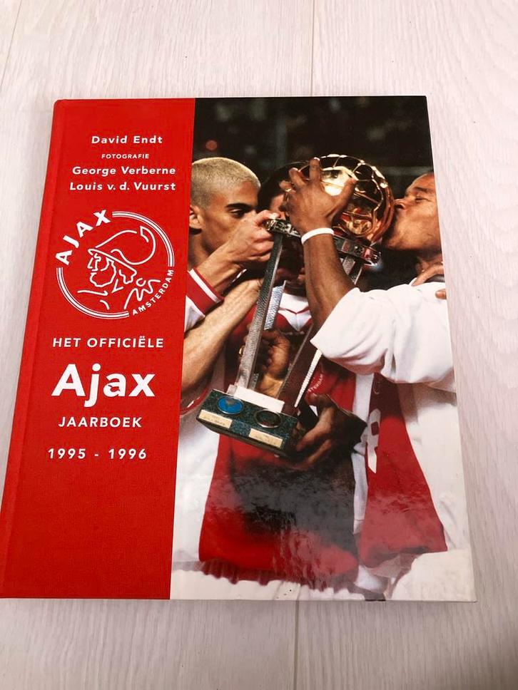 Het Officiële Ajax Jaarboek 1995-1996, Boeken, Sportboeken, Gelezen, Balsport, Ophalen of Verzenden