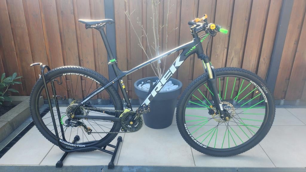 TREK Marlin 5 Mountainbike Zwart met gouden accenten, Ophalen, Zo goed als nieuw, Trek