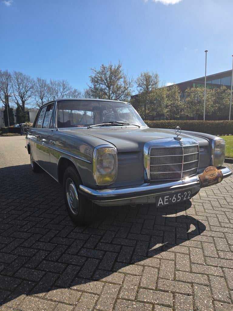 Mercedes 220 automaat 1970 €6750 lpg.stuurbekr., Auto's, Mercedes-Benz, Automaat, 4 cilinders, Trekhaak, Particulier