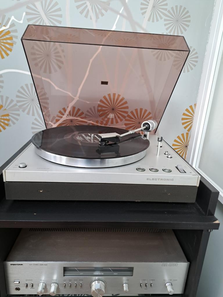 Aristona tuner/versterker met platenspeler, Ophalen