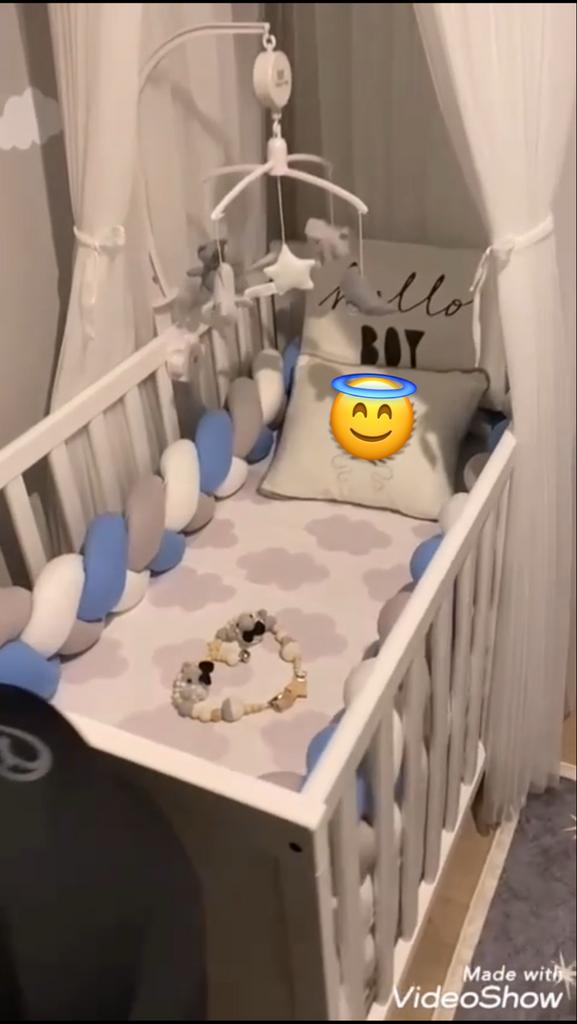 Baby ledikant + matras+gevlochten kussen Sundvik kledingkast, Ophalen of Verzenden, Zo goed als nieuw, Ledikant