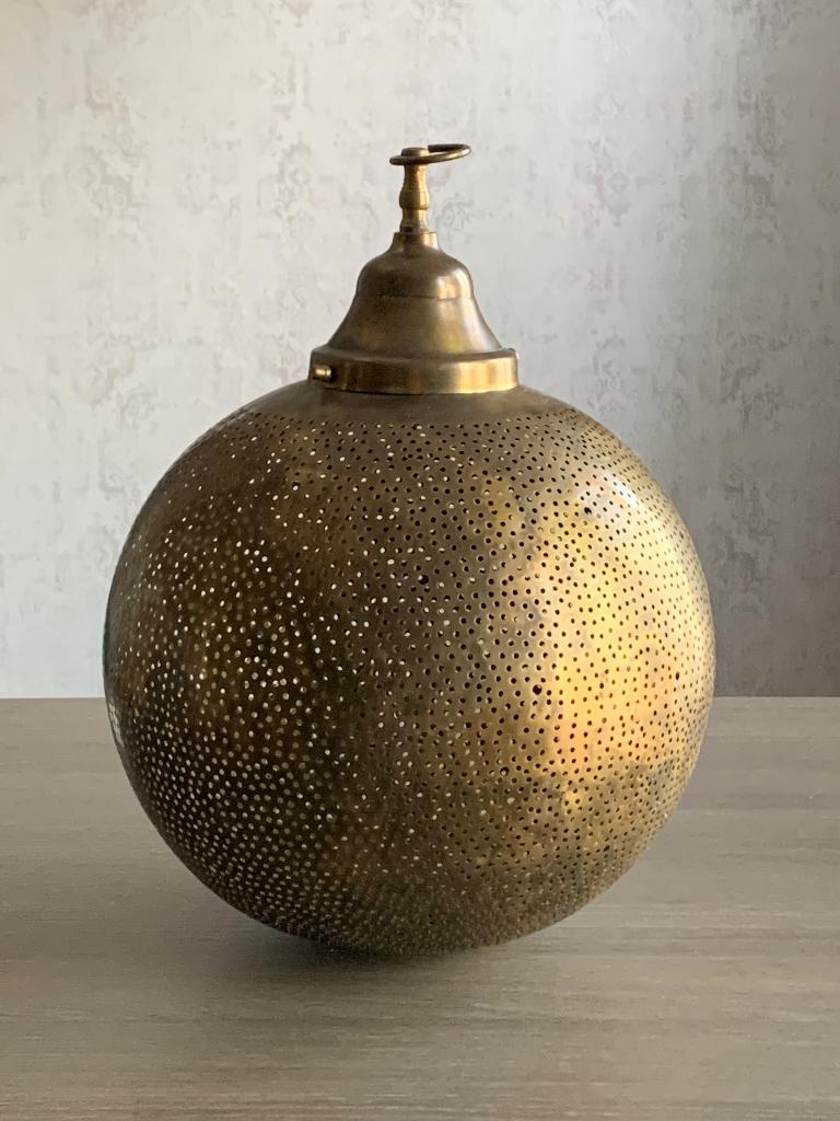 Oosterse goudkleurige gaatjes hanglamp uit Marrakech, Gebruikt, Ophalen of Verzenden, Oosters, Metaal