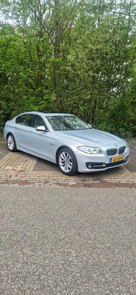 BMW 5-serie 528i Executive | Clima | Cruise | Multimedia/Nav, Auto's, BMW, Automaat, Beige, 4 cilinders, Bedrijf
