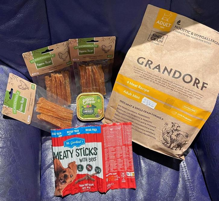 Mooi honden verwen pakket dierenvoeding met brokken & snacks, Dieren en Toebehoren, Dierenvoeding, Hond, Verzenden