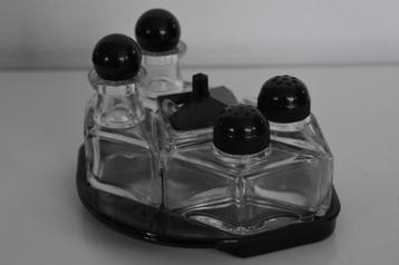 Jaren 60 - 70 glazen peper zout mosterd olie azijn retro set beschikbaar voor biedingen