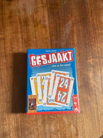 Gesjaakt kaartspel - Leuk en spannend! beschikbaar voor biedingen