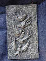Wandtegel/paneel vredesduiven in relief, Ophalen of Verzenden