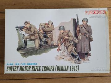 1:35 1/35 Dragon Soviet Motor Rifle Troops (Berlin 1945) beschikbaar voor biedingen