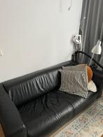 Leren twee zits bank zwart, Huis en Inrichting, Banken | Sofa's en Chaises Longues, Ophalen, Strak, Gebruikt, Minder dan 75 cm