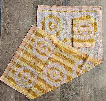 Vintage badhanddoek retro gebloemde handdoek  beschikbaar voor biedingen