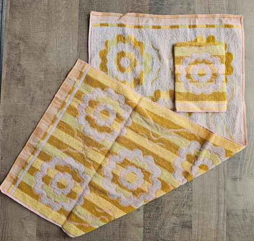 Vintage badhanddoek retro gebloemde handdoek, Huis en Inrichting, Badkamer | Badtextiel en Accessoires, Zo goed als nieuw, Handdoek