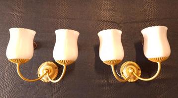 Set vintage Franse wandlampjes, koper rozet en glas kapjes beschikbaar voor biedingen