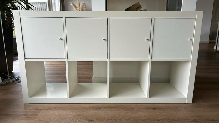 Ikea Kallax vakkenkast 4x2 met 4 deurtjes wit, Huis en Inrichting, Kasten | Wandmeubels, Zo goed als nieuw, Minder dan 100 cm