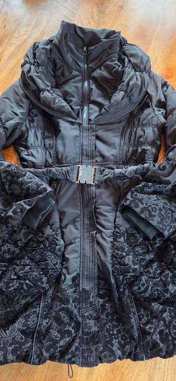 Winterjas XL met accenten beschikbaar voor biedingen
