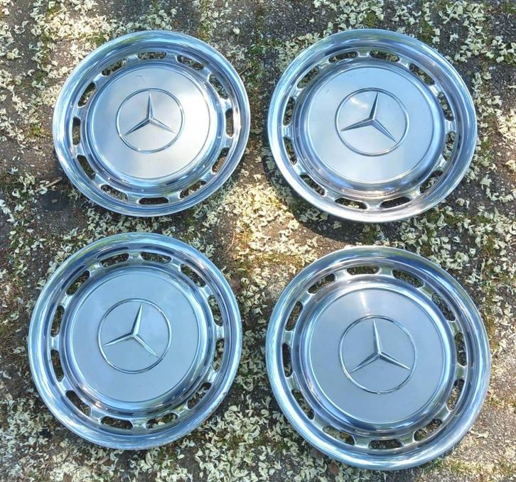 Wieldoppen Mercedes W114 W115 W116 en W123, Auto-onderdelen, Carrosserie en Plaatwerk, Spatbord, Mercedes-Benz, Oldtimer onderdelen